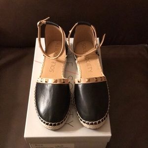 Sole Society black/light camel flats